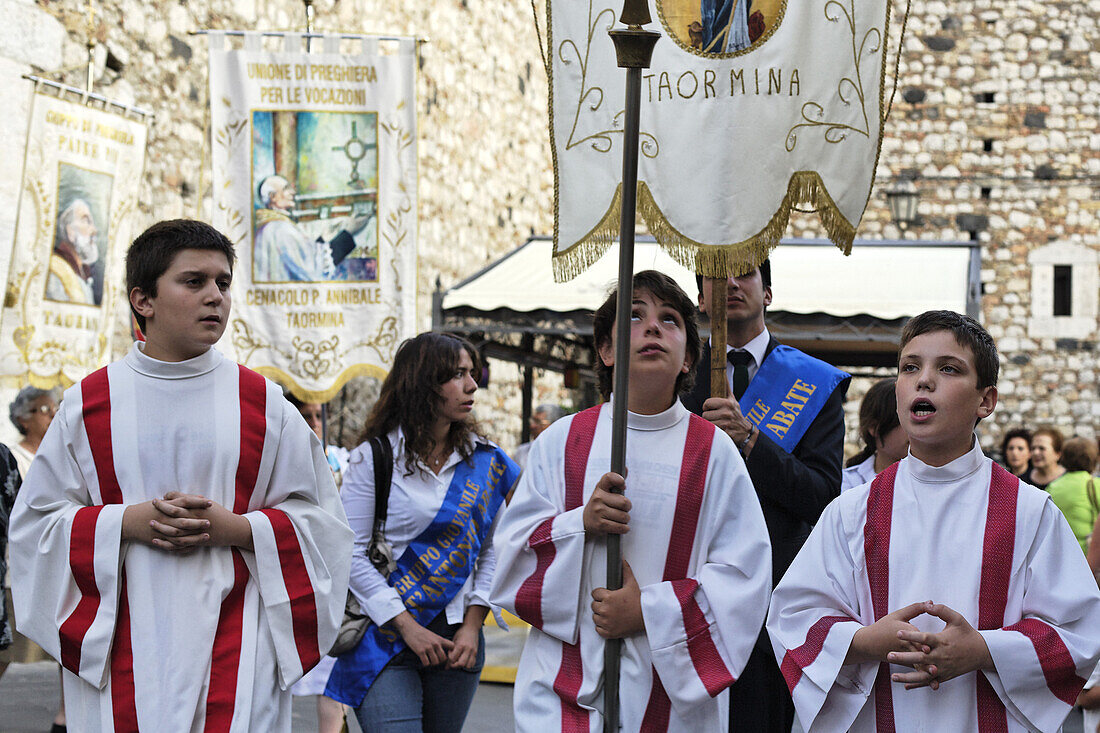 Prozzesion San Salvatore, Piazza IX Aprile, Taormina, Sizilien, Italien