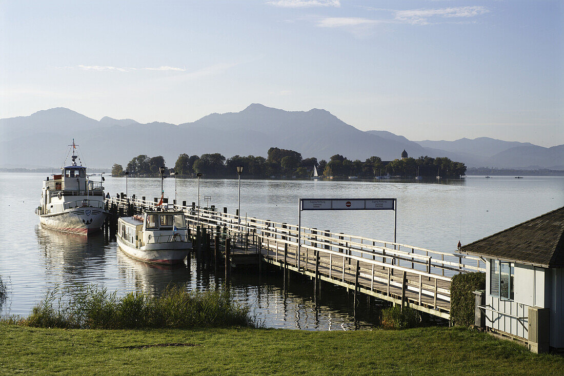 Jetty at lake Chiemsee, Fraueninsel in background, Gstadt, Bavaria, Germany