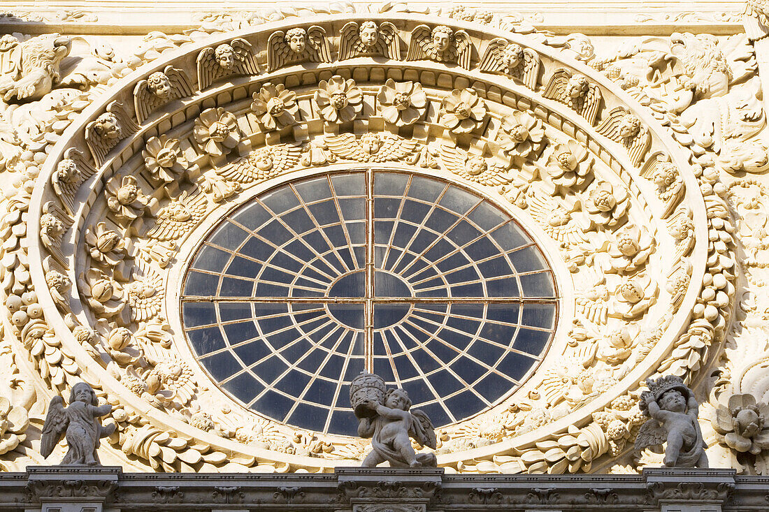 Rosette in der Fassade von Santa Croce, Lecce, Apulien, Italien