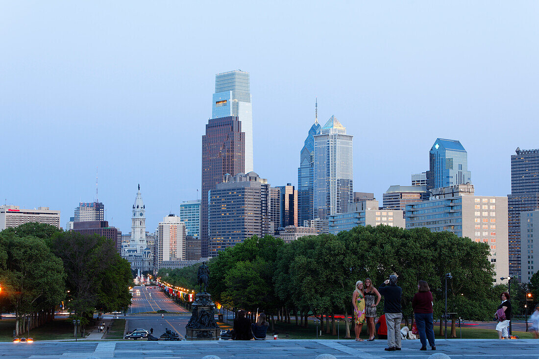 View from the Mueseum of Art over the Benjamin Franklin Parkway and downtown Philadelphia, Pennsylvania, USA