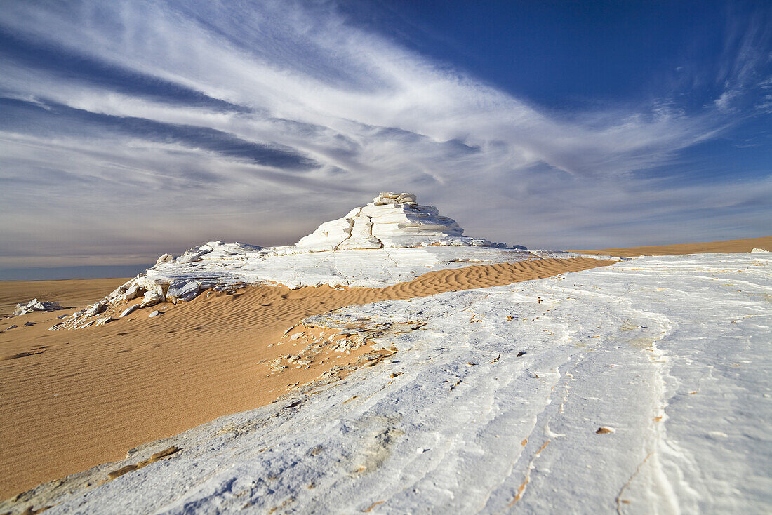 Gips in Sanddünen der libyschen Wüste, Erg Murzuk, Libyen, Sahara, Nordafrika