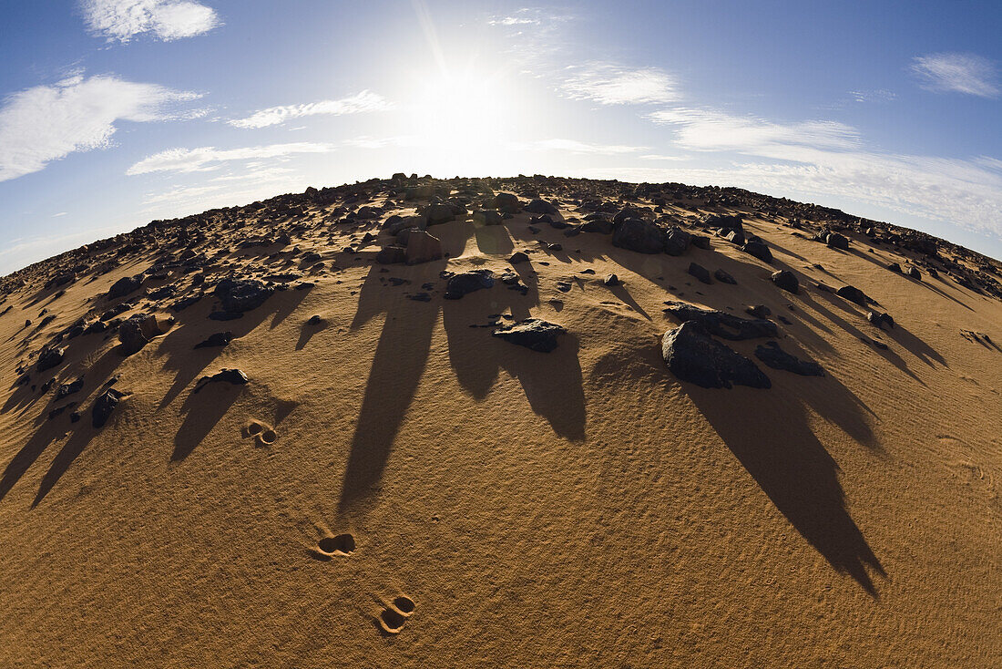 Licht und Schatten in der libyschen Wüste, Libyen, Sahara, Nordafrika