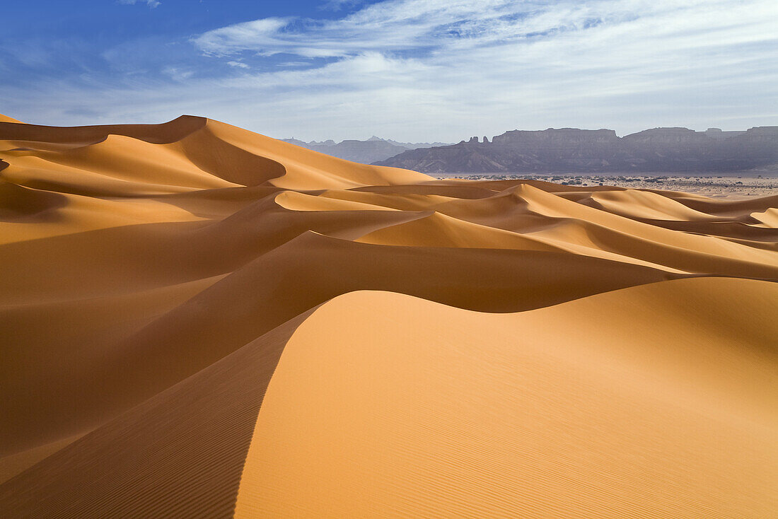 Sanddunes in the libyan desert, Akakus mountains, Sahara, Libya, North Africa