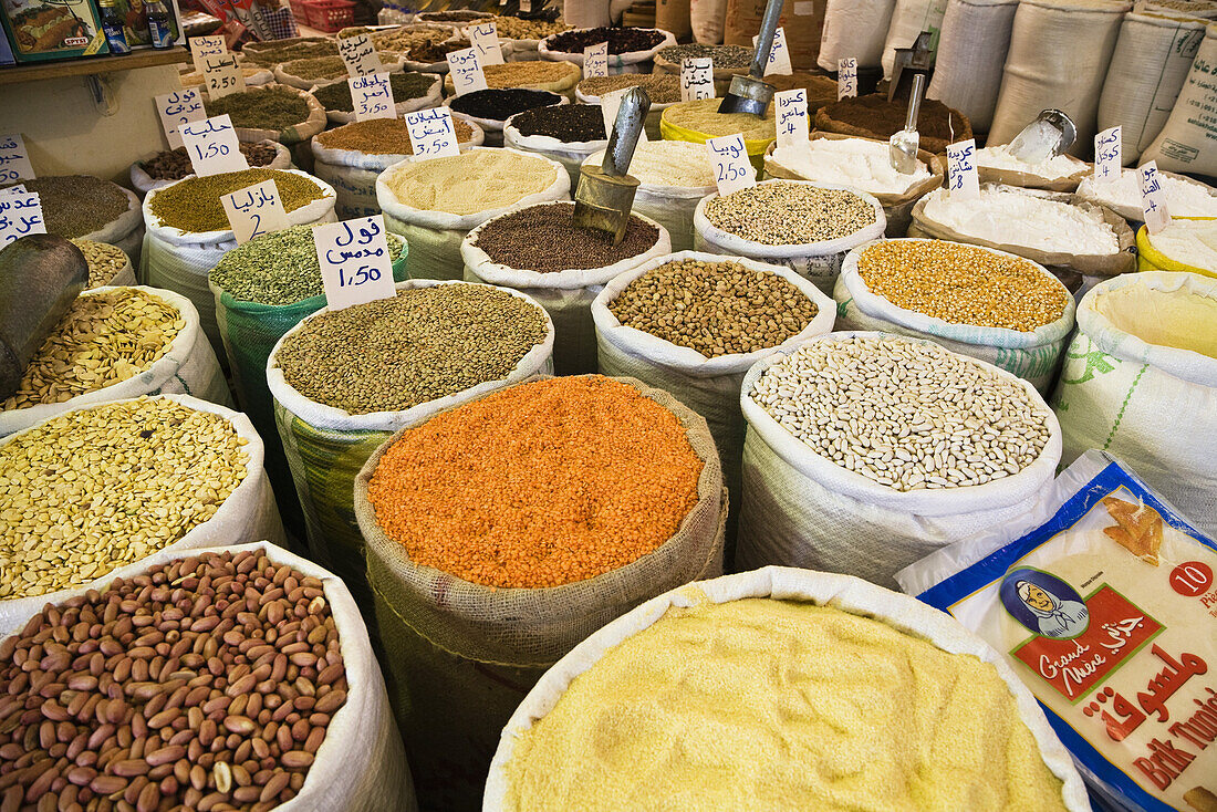 Hülsenfrüchte im Gemüsemarkt von Tripolis, Libyen, Afrika