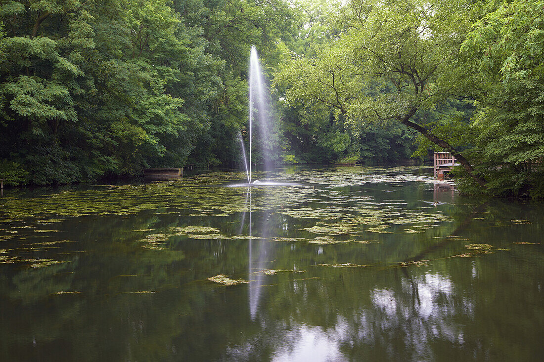 Park bei der ersten Eisenhütte des Ruhrgebiets (St. Antony-Hütte) in Oberhausen, Ruhrgebiet, Nordrhein-Westfalen, Deutschland, Europa