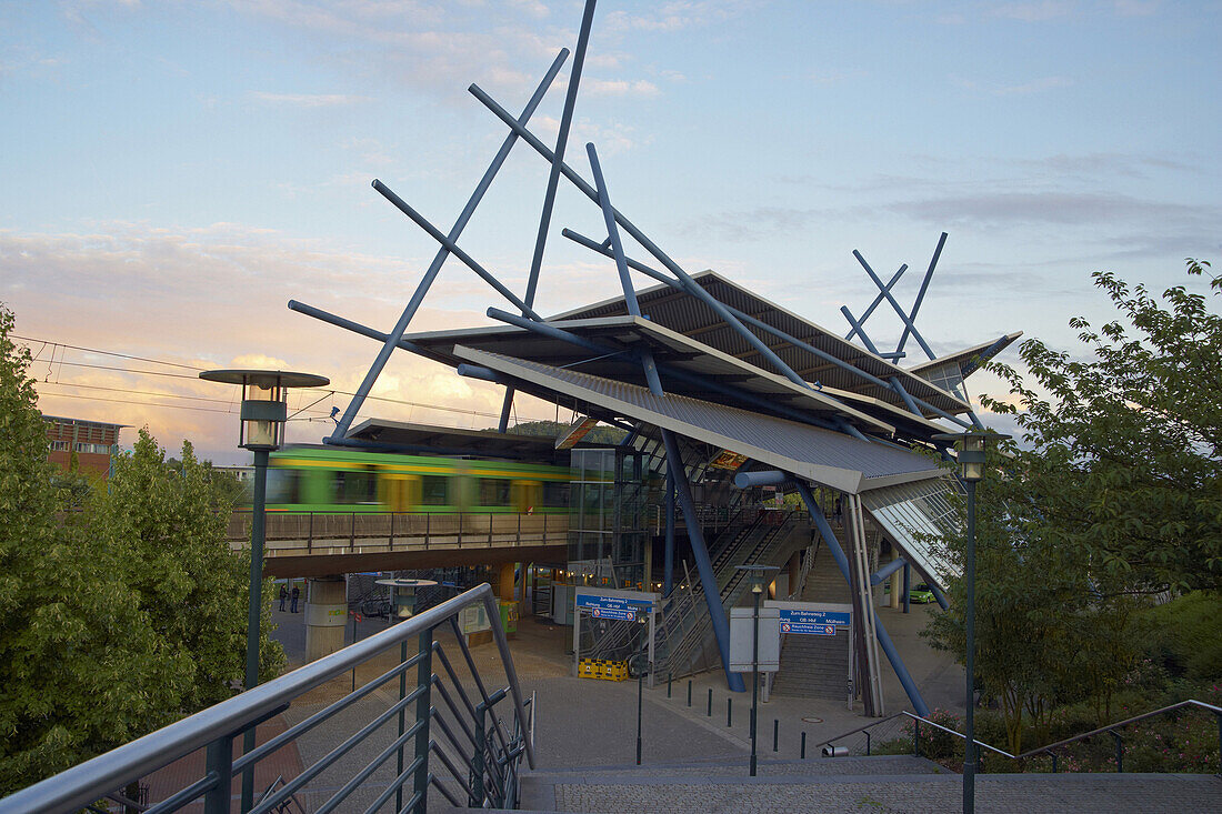 Haltestelle Neue Mitte, Oberhausen, Nordrhein-Westfalen, Deutschland