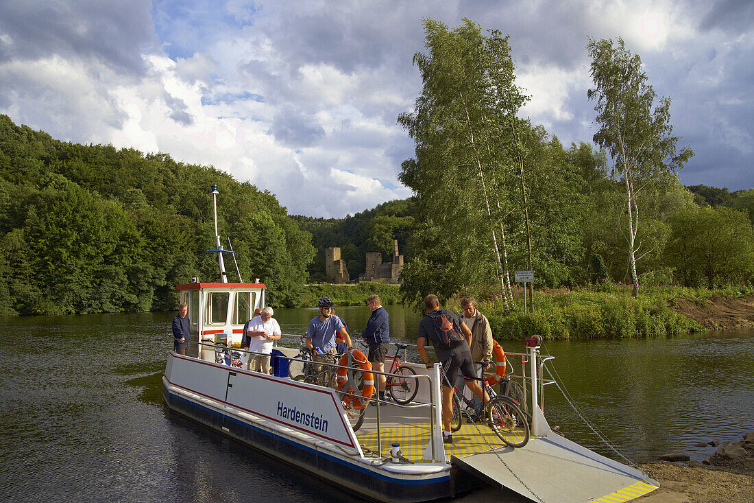 Ferry over the river Ruhr and ruin of castle Hardenstein near Witten-Herbede, Ruhrgebiet, North Rhine-Westphalia, Germany, Europe