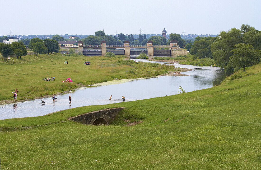 Blick über die Ruhr zum Wasserkraftwerk Raffelberg, Mülheim an der Ruhr, Nordrhein-Westfalen, Deutschland