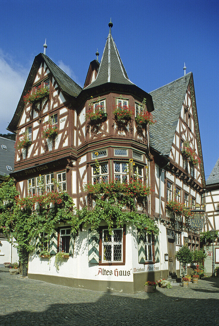 Winetavern, Altes Haus, Bacharach, Rhine river, Rhineland-Palatinate, Germany