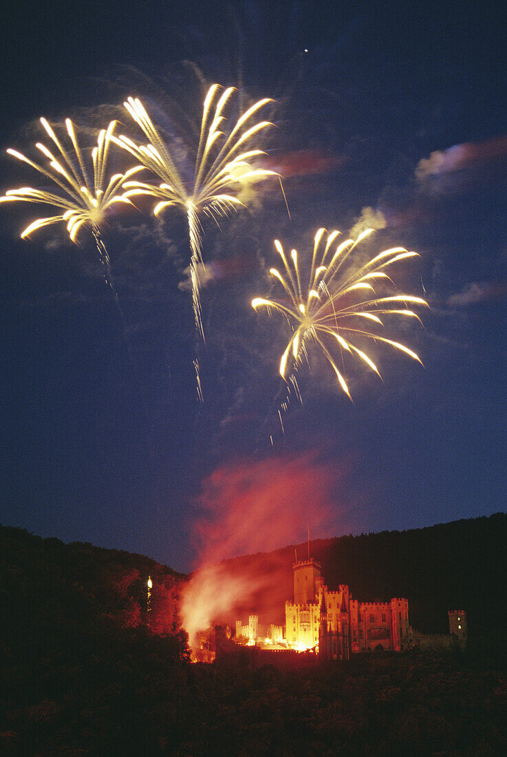Feuerwerk, Rhein in Flammen, an Schloss Stolzenfels, bei Koblenz, Rhein, Rheinland-Pfalz, Deutschland