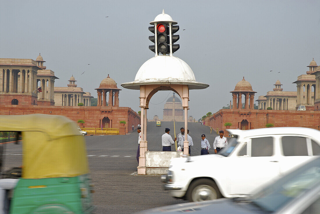 Rashtrapathi Bhavan, goverment buildings at Rajpath, traffic lights and traffic, New Delhi, Indian capital, India, Asia