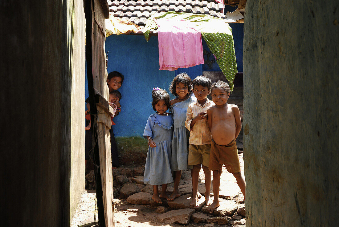 Kinder in Mali Dorf, Stammes Region bei Koraput im Süden Orissas, Indien, Asien