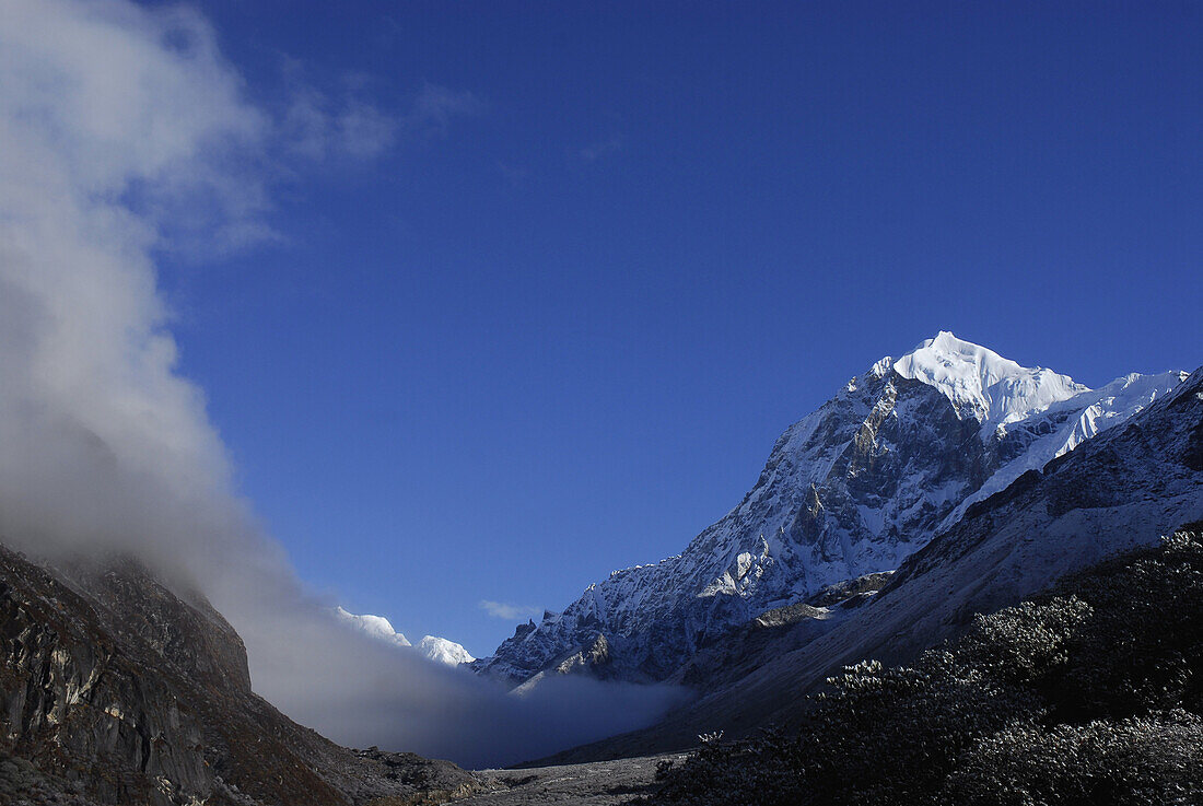 Resting place on trek towards Gocha La below Mt. Pandim in Kanchenjunga region, Sikkim, Himalaya, Northern India, Asia