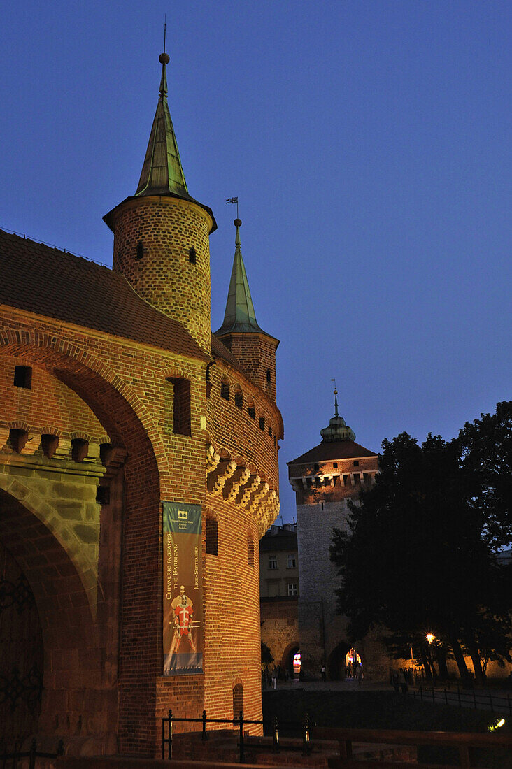 Befestigungsanlagen Barbakan am Abend, Krakau, Polen, Europa