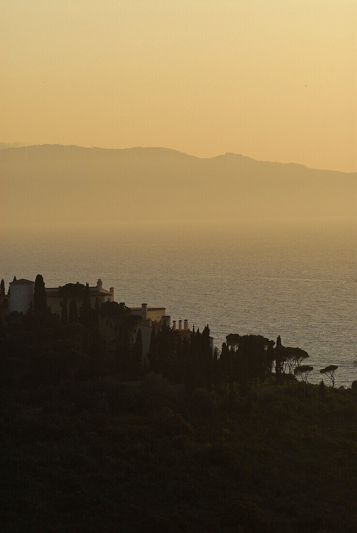 Villa über dem Meer auf Monte Argentario mit Blick auf Isola del Giglio, Grosseto Region, Toskana, Italien, Europa