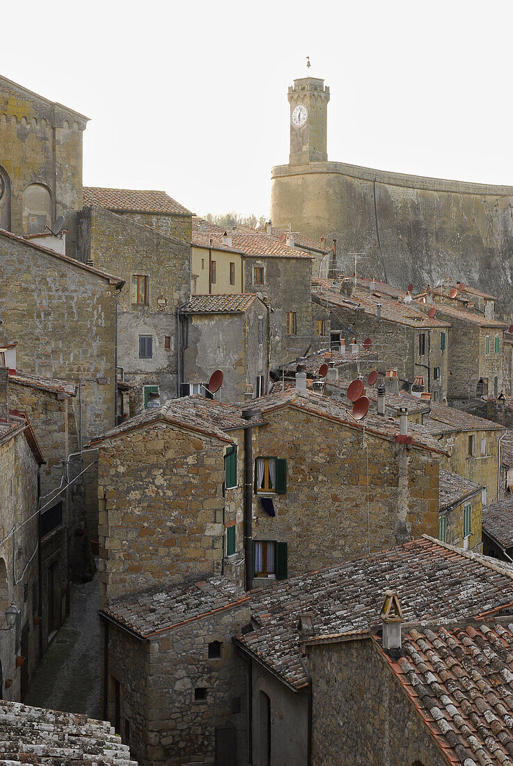 Verschachtelte Häuser und Festung, Tuffsteinstadt Sorano, Grosseto Region, Toskana, Italien, Europa