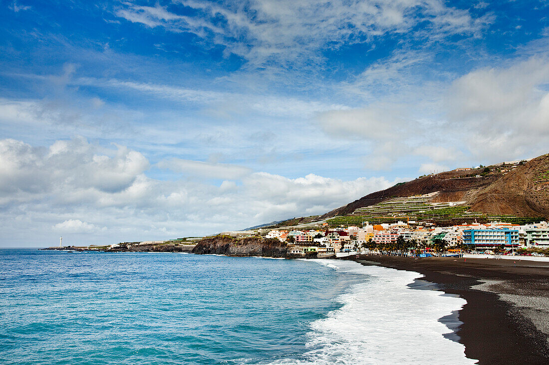 Blick auf die Küstenstadt Puerto Naos, La Palma, Kanarische Inseln, Spanien, Europa