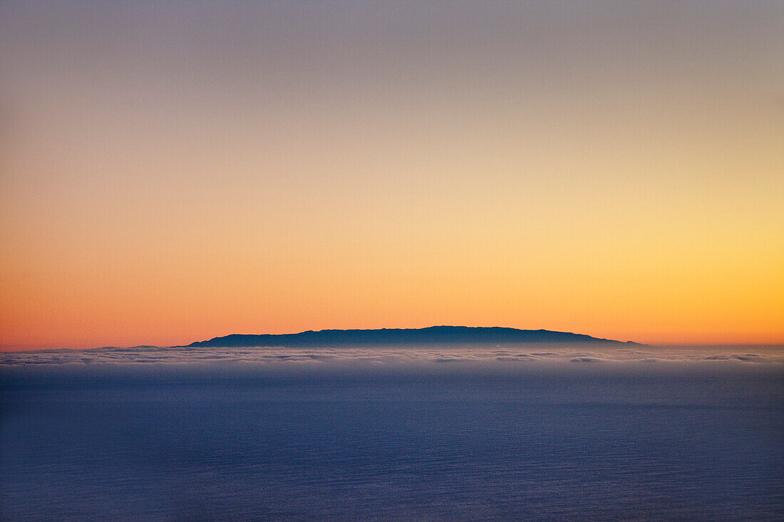 Blick auf die Insel El Hierro in der Abenddämmerung, La Palma, Kanarische Inseln, Spanien, Europa