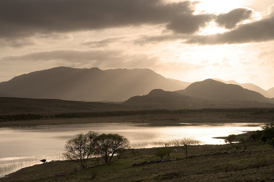 Lough Corrib, Connemara, Co. Galway, Irland, Europa