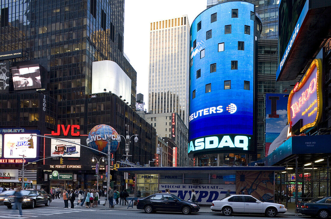 Amerikanische Technologiebörse NASDAQ am Times Square, Downtown Manhattan, New York City, New York, Nordamerika, USA