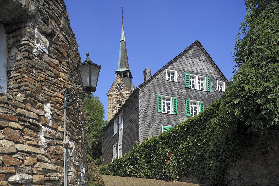 D-Wetter Ruhr, Ruhrgebiet, Nordrhein-Westfalen, D-Wetter-Alt-Wetter, Siedlung ´Freiheit´, historischer Stadtkern, Mittelalter, evangelische Kirche, Harkorthaus, Wohnhaus von Friedrich Wilhelm Harkort, Industrieller, heute Stadtarchiv, gruene Fensterlaeden