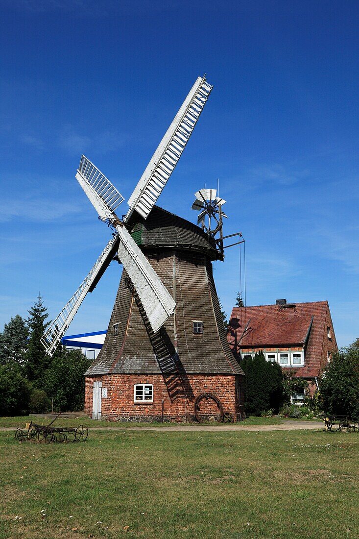 D-Wittenburg, Motel, Landkreis Ludwigslust, Mecklenburg-Vorpommern, Windmuehle, Erdhollaender, D-Wittenburg, Motel, administrative district Ludwigslust, Mecklenburg-Western Pomerania, windmill *** Local Caption *** D-Wittenburg, Motel, administrative dist