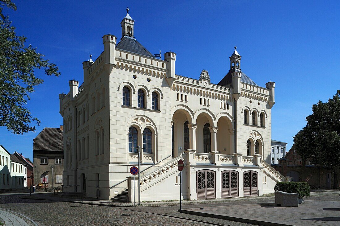 D-Wittenburg, Motel, Landkreis Ludwigslust, Mecklenburg-Vorpommern, Marktplatz, Rathaus, Tudorstil, Gotik, Historismus, Demmlerbau, Baumeister Georg Adolph Demmler, D-Wittenburg, Motel, administrative district Ludwigslust, Mecklenburg-Western Pomerania, m