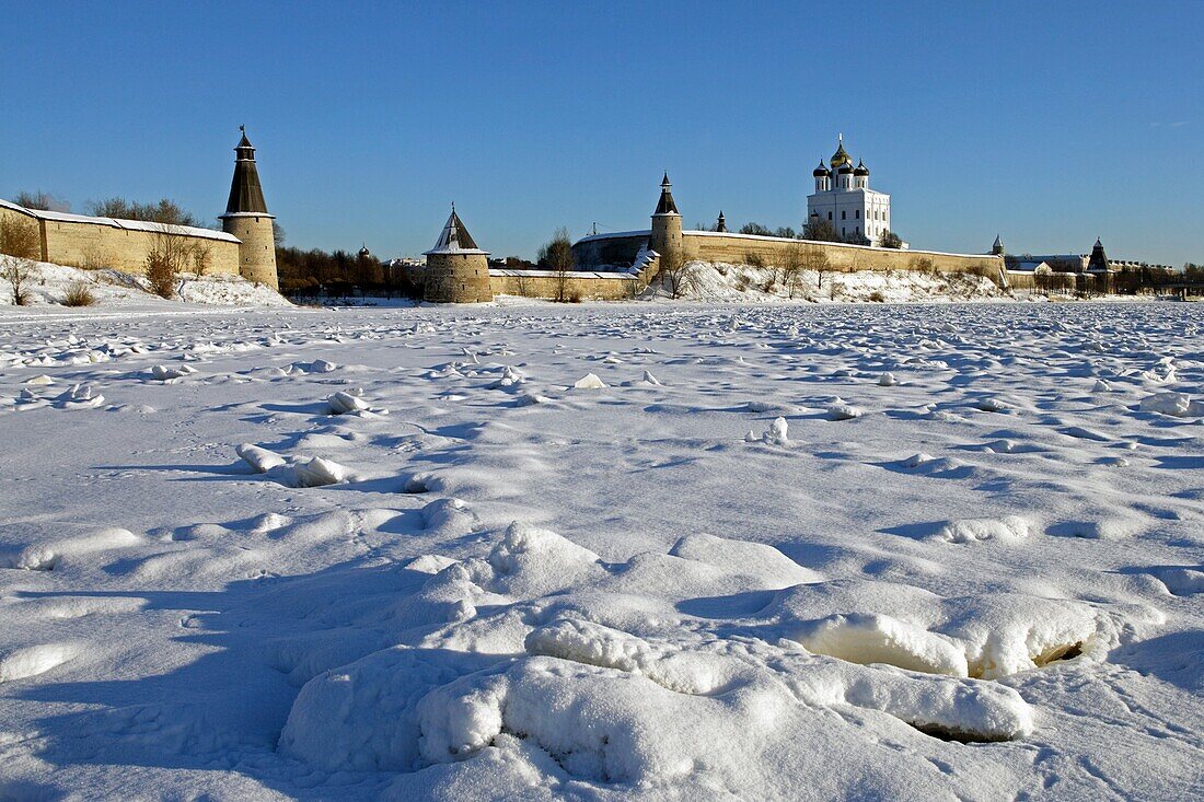 Russia,Pskov,Kremlin,Velikaia River,Ploskaya flat Tower,Kutekroma Tower,High or Ressurection Tower,Holy Trinity Cathedral,1699