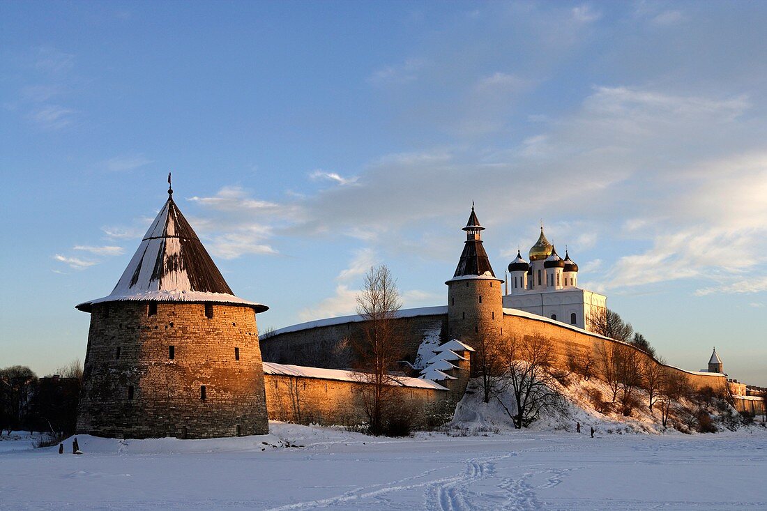 Russia,Pskov,Kremlin,Velikaia River,Ploskaya flat Tower,Kutekroma Tower,Holy Trinity Cathedral,1699