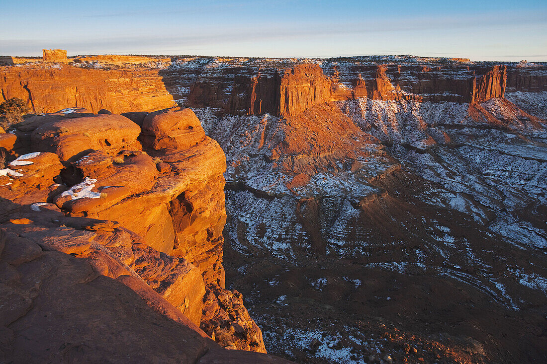 Green River Overlook at sunset in winter, Canyonlands National Park, Moab, Utah, USA