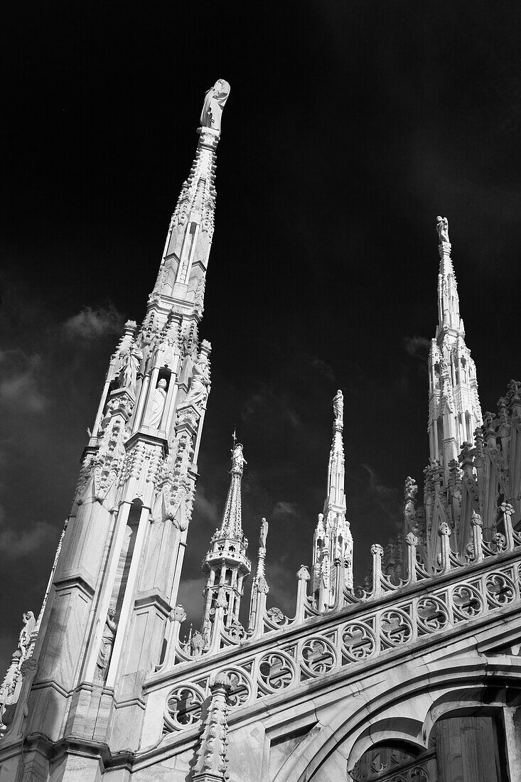 Italy, Lombardy, Milan, Piazza Duomo, view from Duomo cathedral roof