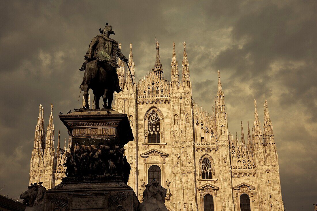 Italy, Lombardy, Milan, Piazza Duomo, Duomo cathedral, late afternoon