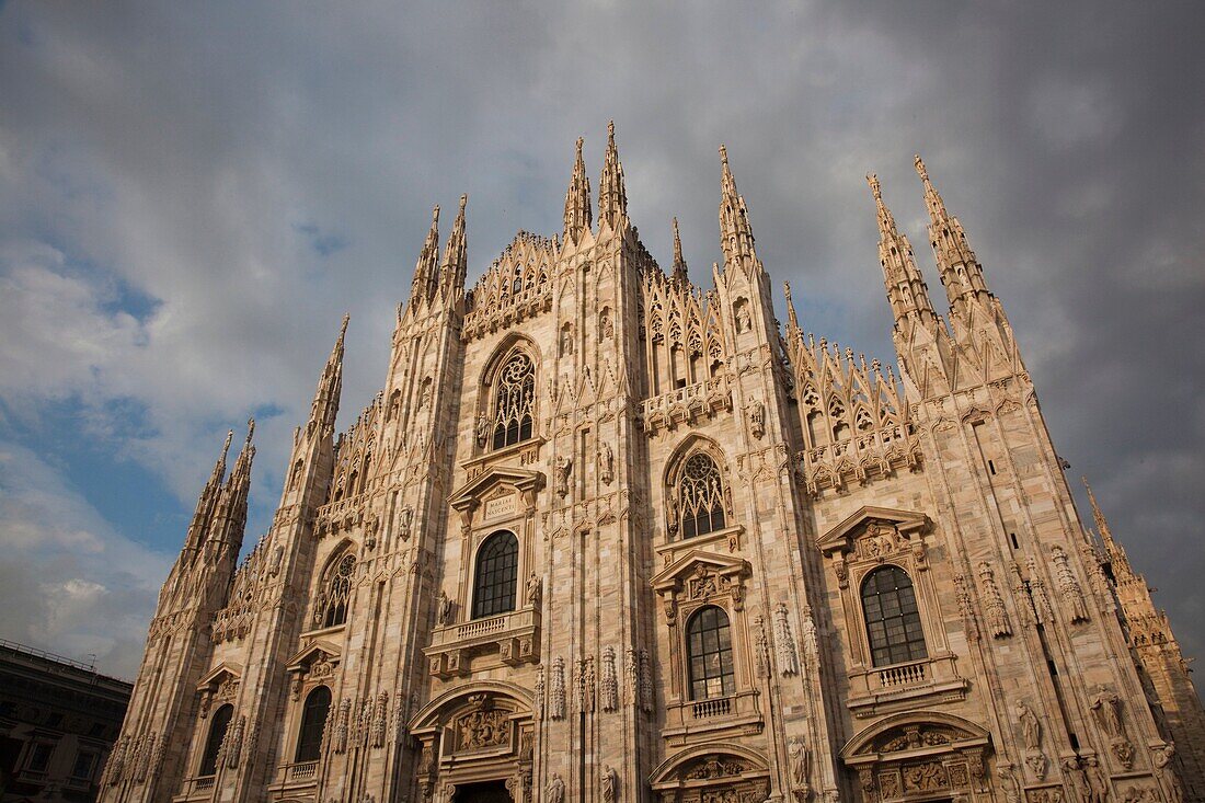 Italy, Lombardy, Milan, Piazza Duomo, Duomo cathedral, late afternoon
