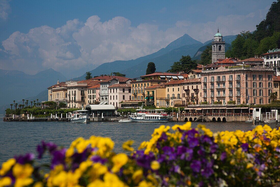 Italy, Lombardy, Lakes Region, Lake Como, Bellagio, town view