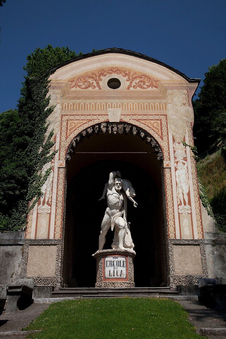 Italy, Lombardy, Lakes Region, Lake Como, Cernobbio, Grand Hotel Villa D´Este, garden statue of Hercules and Lica