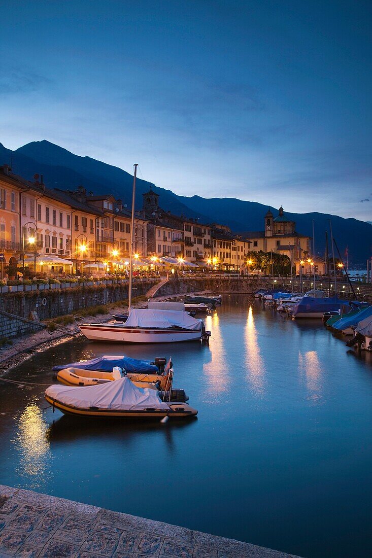 Italy, Piedmont, Lake Maggiore, Cannobio, Piazza Vittorio Emanuele III, view from the harbor, evening