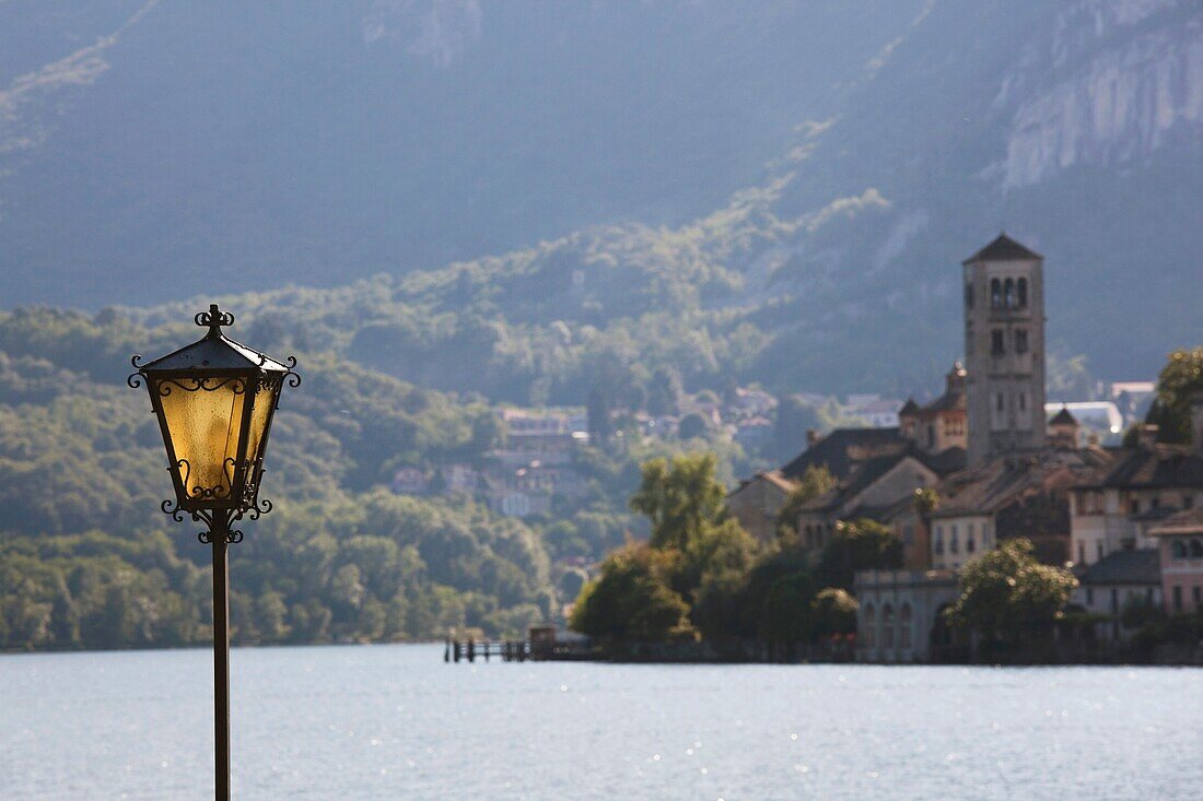 Italy, Piedmont, Lake Orta, Orta San Giulio, Isola San Giulio and lamp