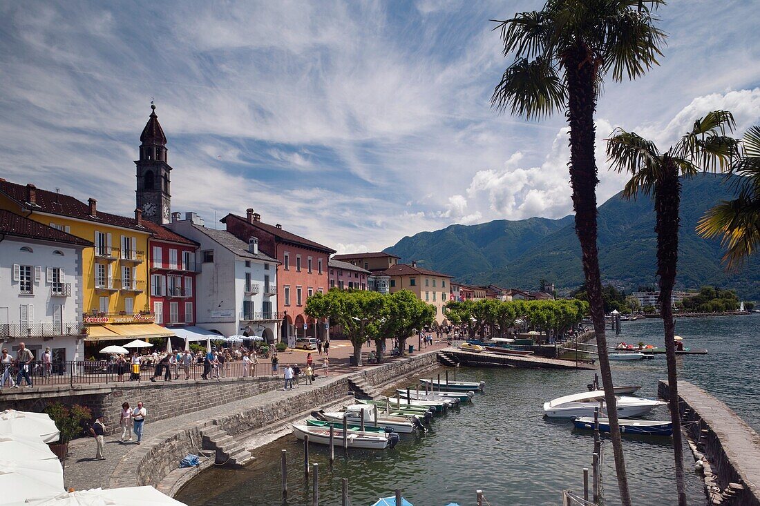 Switzerland, Ticino, Lake Maggiore, Ascona, Piazza Motta and lakefront