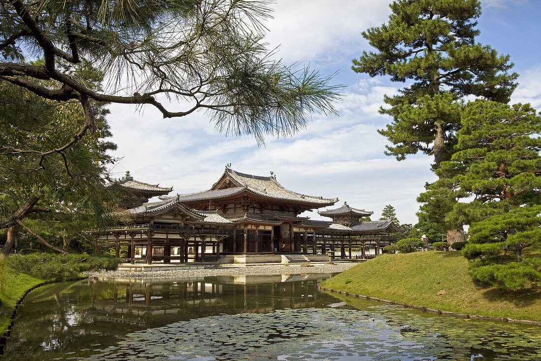 Byodo-in temple, Uji City, Kansai, Japan  October 2008)