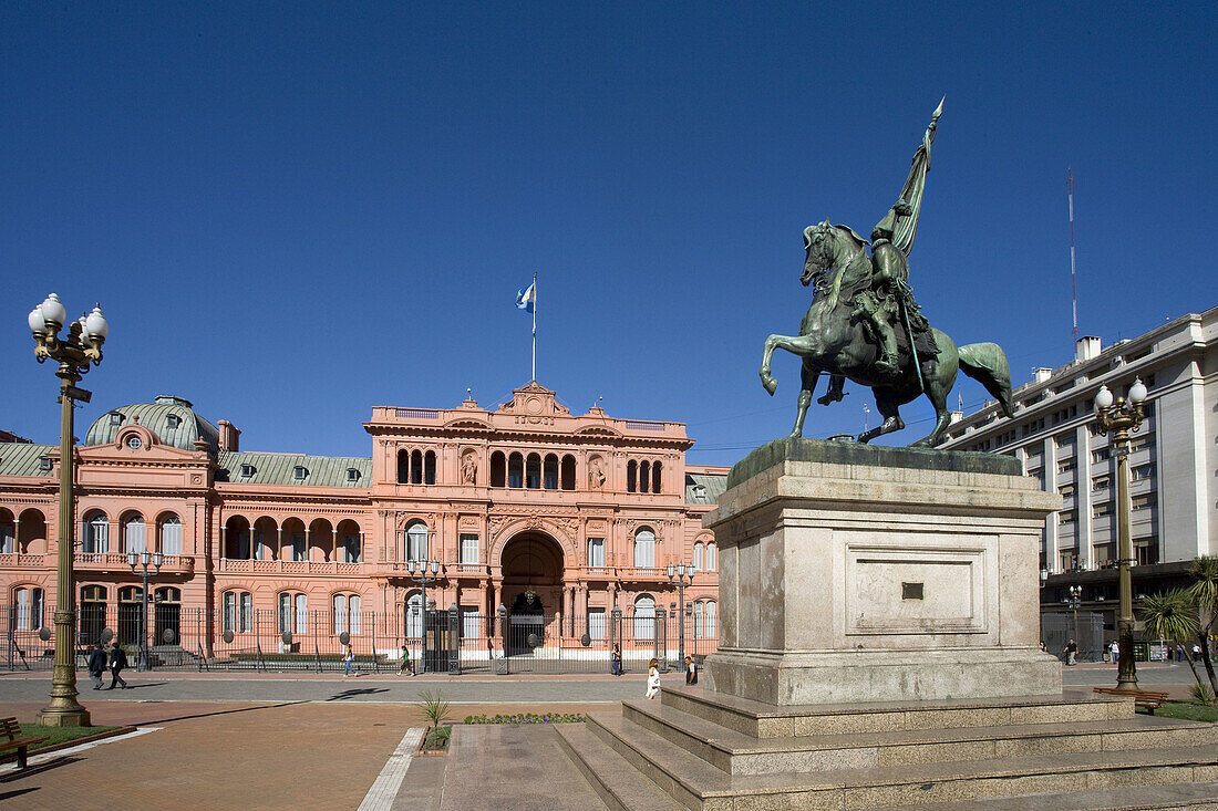 Casa Rosada  Pink House) in Plaza de Mayo, Buenos Aires, Argentina  March 2008)