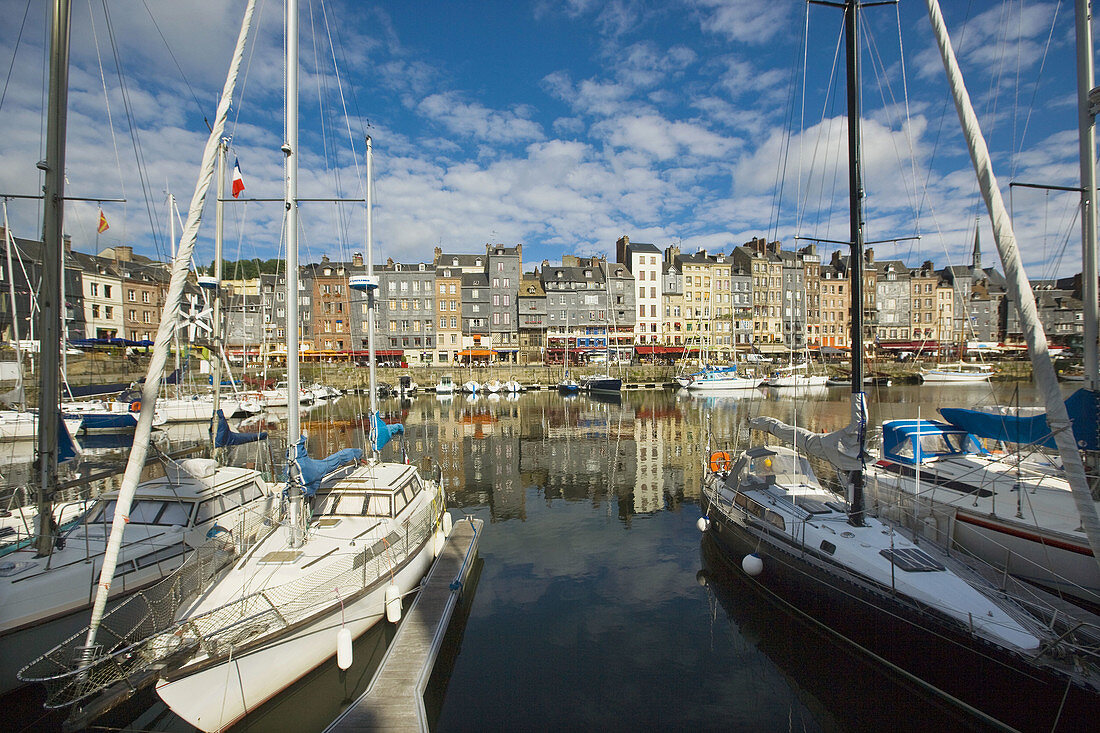 Vieux Bassin  Old Port), Honfleur. Calvados, Basse-Normandie, France