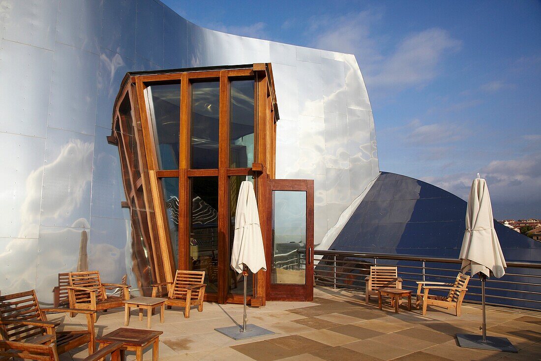 Hotel nach einem Entwurf von Frank Gehry, Bodegas Marques de Riscal, Elciego, Rioja Alavesa, Araba, Baskenland, Spanien