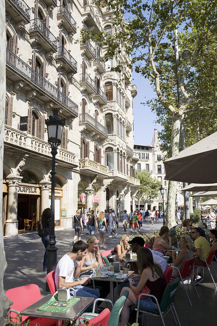 Strassencafe am Prachtboulevard, Passeig de Gràcia, Barcelona, Katalonien, Spanien