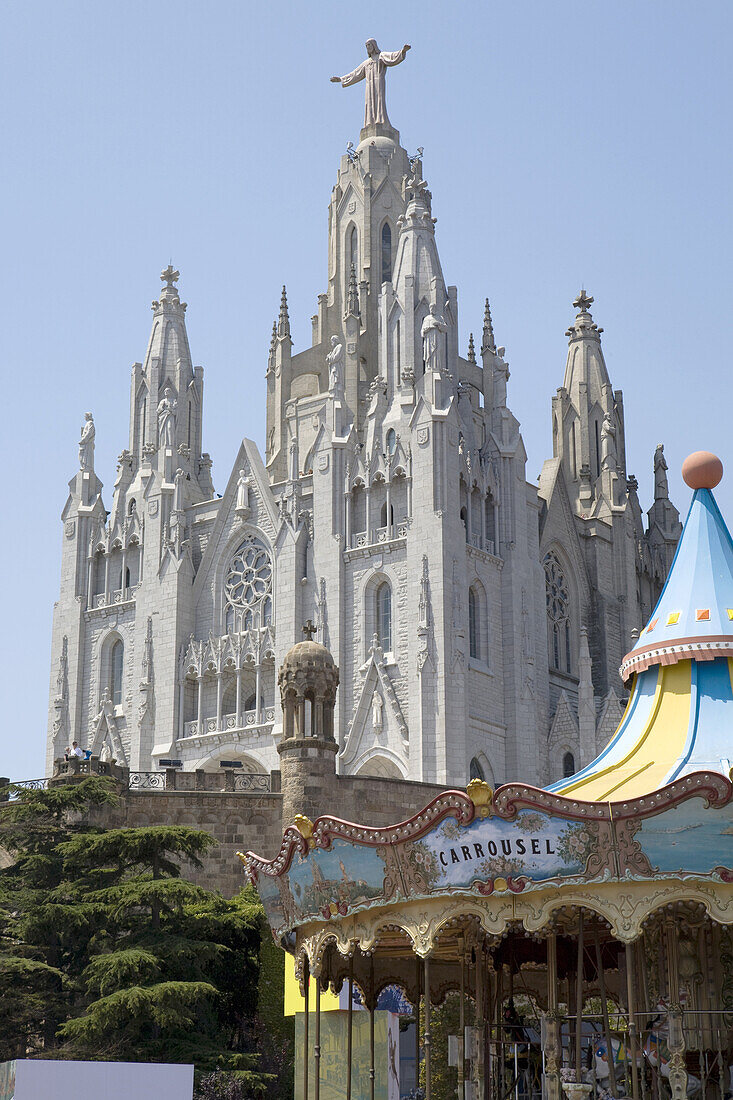 Vergnügungspark und Kirche Sagrat Cor auf dem Berg Tibidabo, Barcelona, Katalonien, Spanien