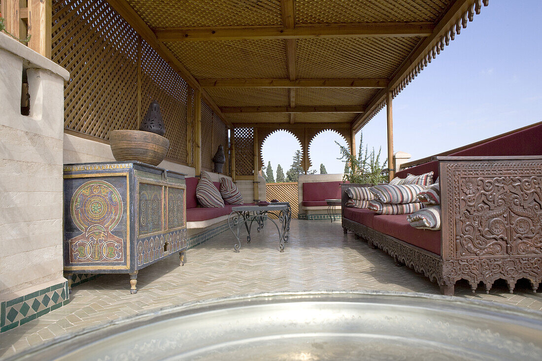 Dachterrasse eines Riads in Marrakesch, Marokko