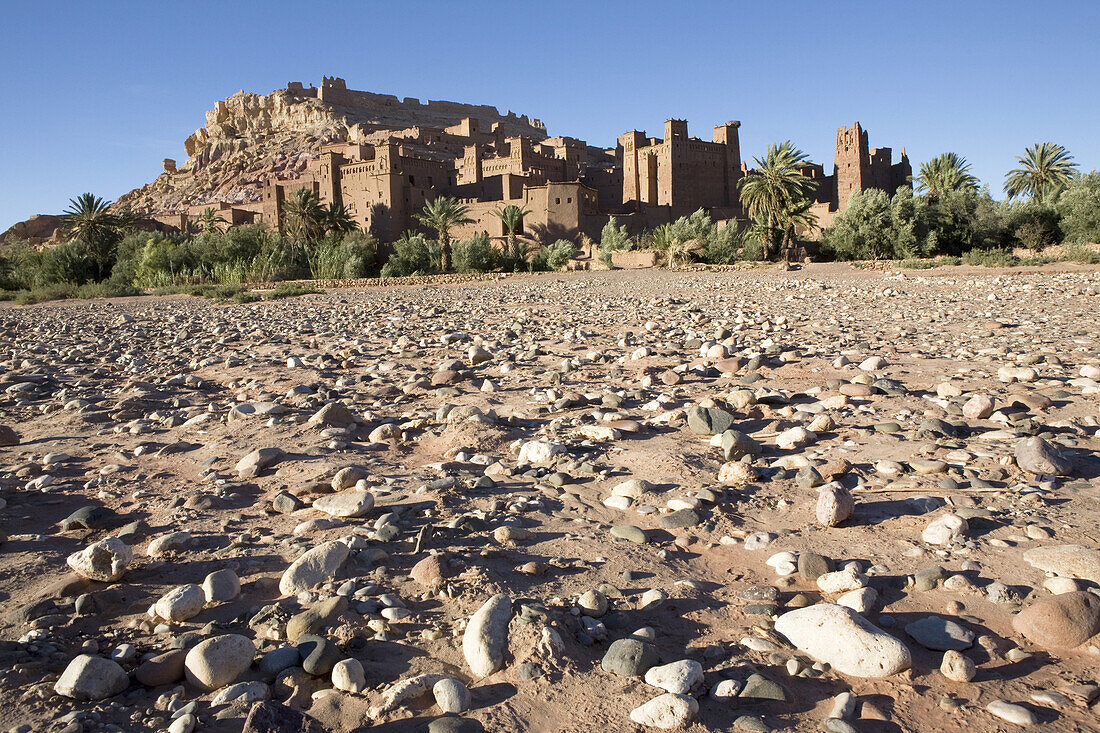 Lehmbauten des Ksars Aït-Ben-Haddou, Weltkulturerbes der UNESCO, bei Ouarzazate, am Fusse des Hohen Atlas im Südosten Marokkos, Marokko