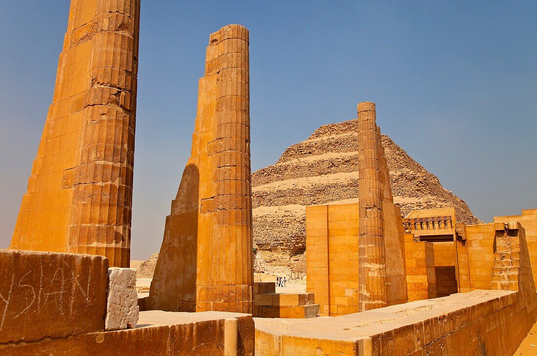 Pirámide escalonada de Zóser en Saqqara, El Cairo, Valle del Nilo, Egipto