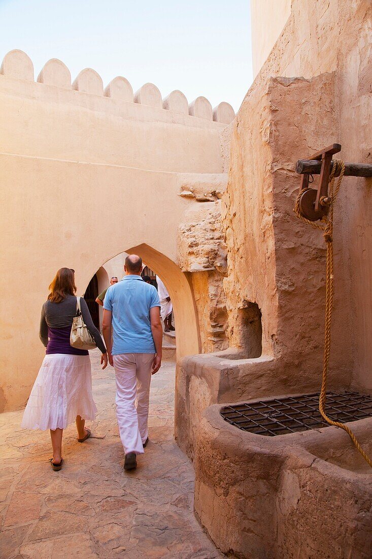 Fuerte, Ciudad de Nizwa, Oman, Golfo Pérsico