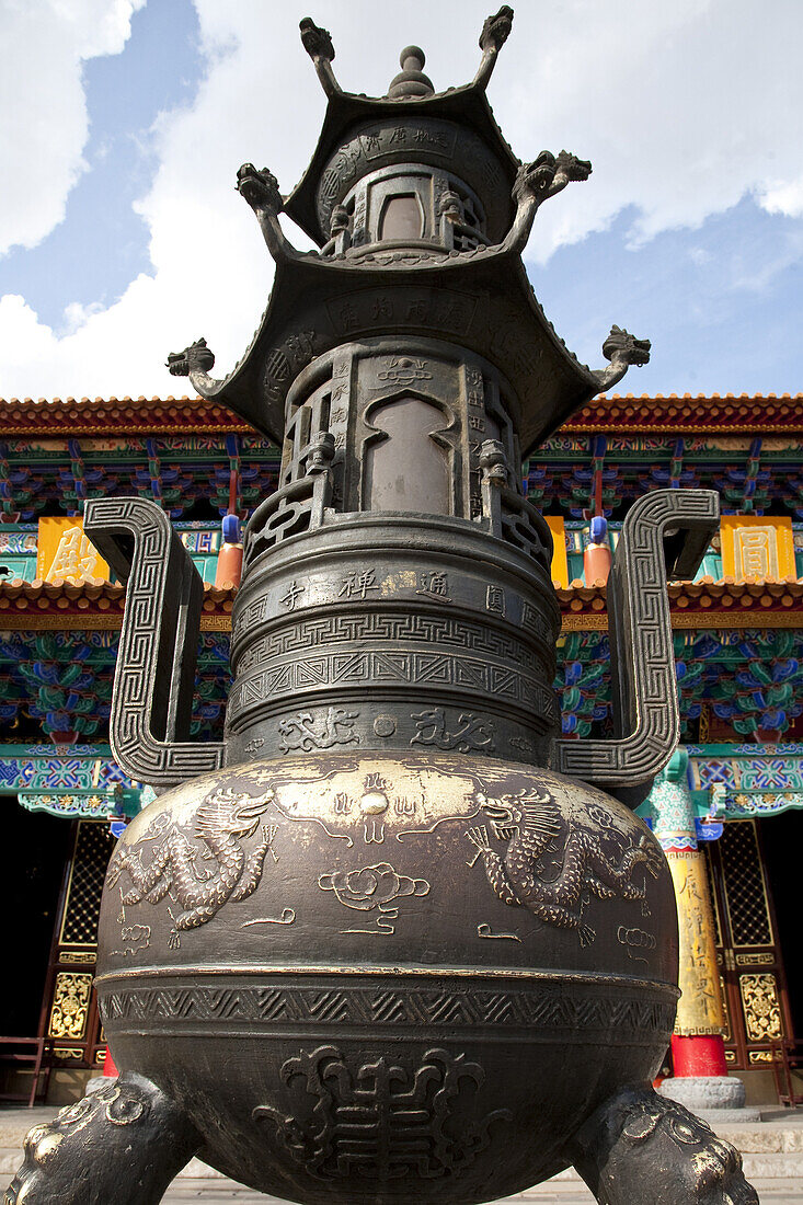 Skulptur vor dem Yuantong Tempel, grösster buddhistischer Tempelkomplex in Kunming, Yunnan, Volksrepublik China, Asien
