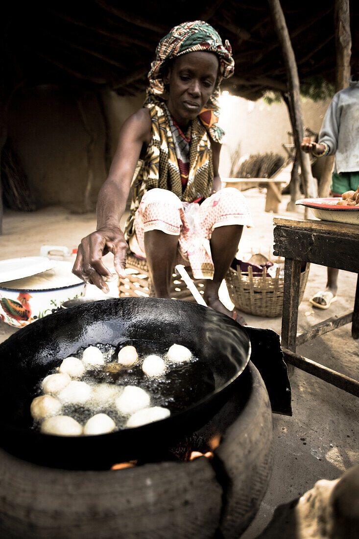 African woman frying dough balls, Djenna, Mali, Africa